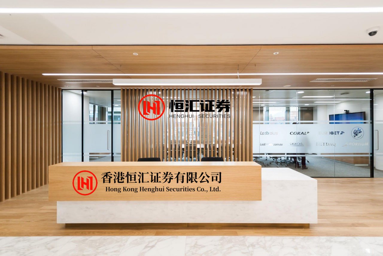 长沙期货配资公司官网 伊姐周六热推：电影《南京照相馆》；电影《戏台》......_陈佩斯_威廉·特雷弗_故事